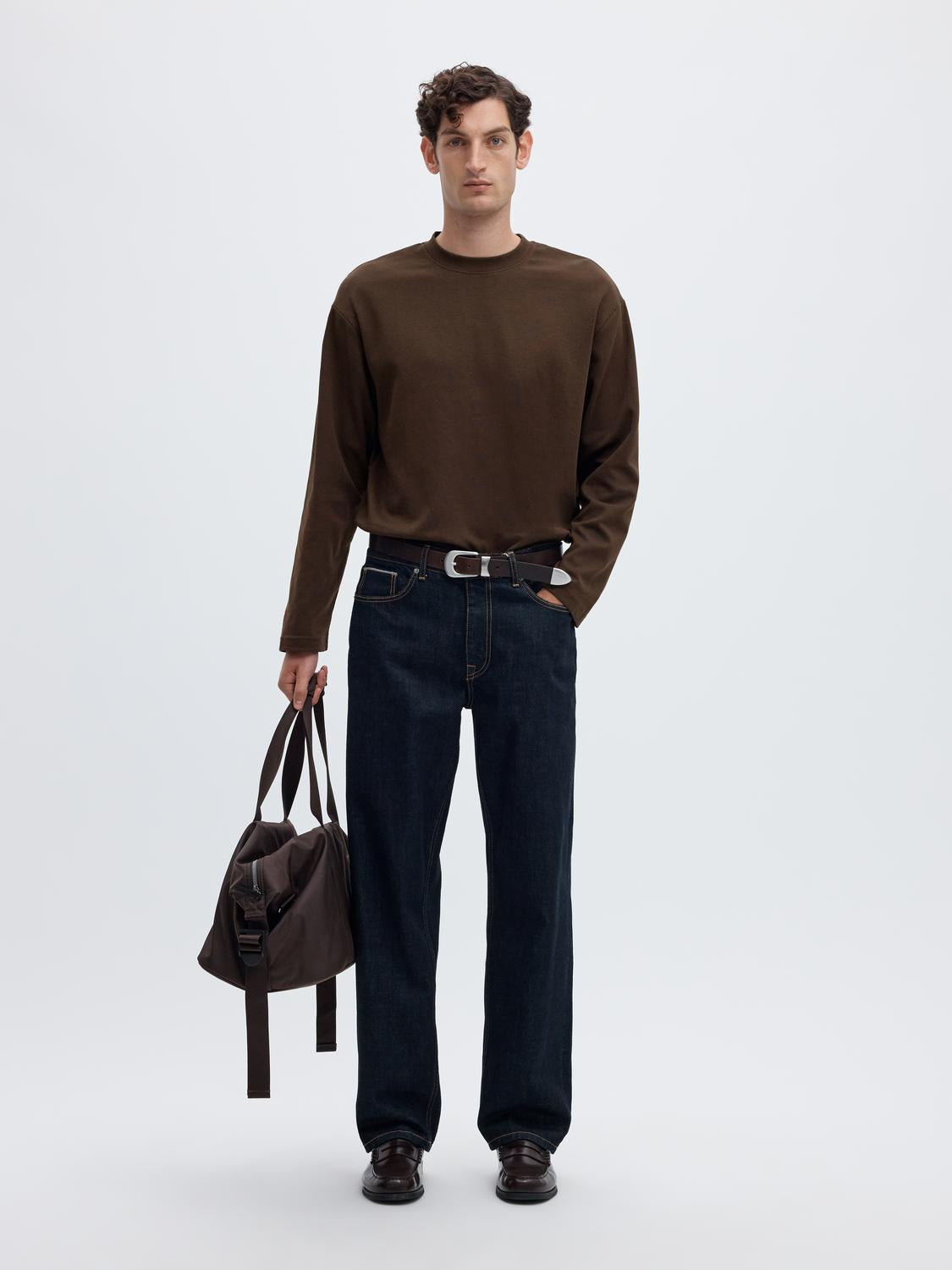 model_shot-front_full